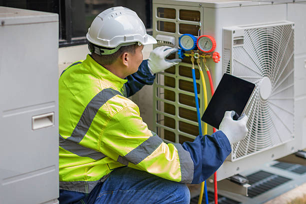 Professional Hvac technician working in Hillsboro, ND
